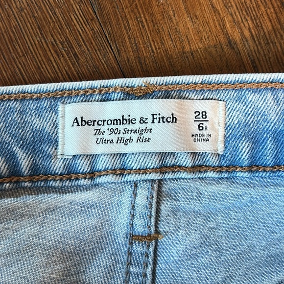 Abercrombie & Fitch The 90’s Straight Ultra High Rise Size 28 - Picture 2 of 3